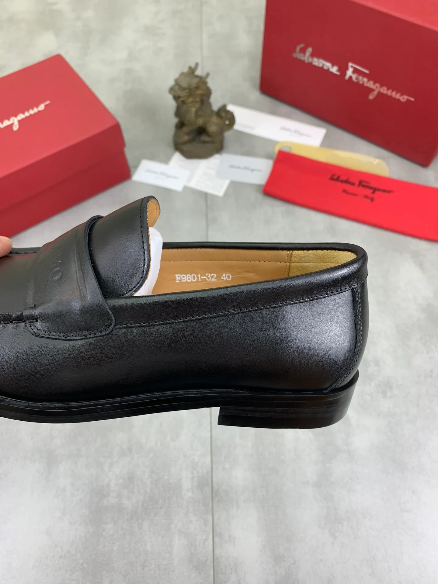 Men's Men's Shoes 💰P460💰[New Style] Water-dyed Niuli 🆘[Salvatore Ferragamo] Ferragamo's latest casual business leather shoes for men! Available at counters simultaneously! The fabric is made of specially imported original calfskin, the lining is made of imported water-dyed cowhide, and the original combination outsole is absolutely luxurious and leads the fashion trend. Matching code: 38-45; 2️⃣ colors available